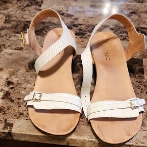 Vionic Women's Laurie White Strappy Sandals